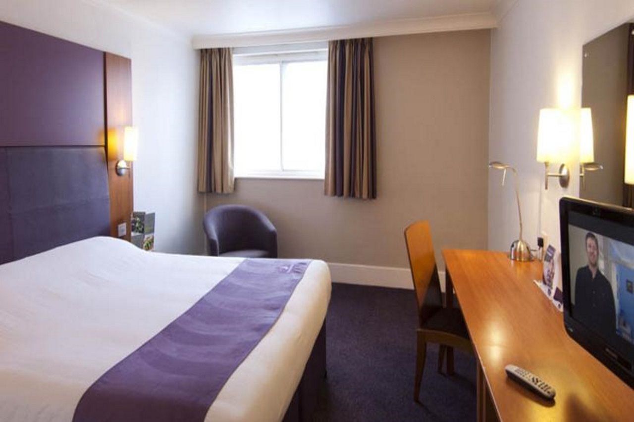 Premier Inn Glastonbury Eksteriør billede